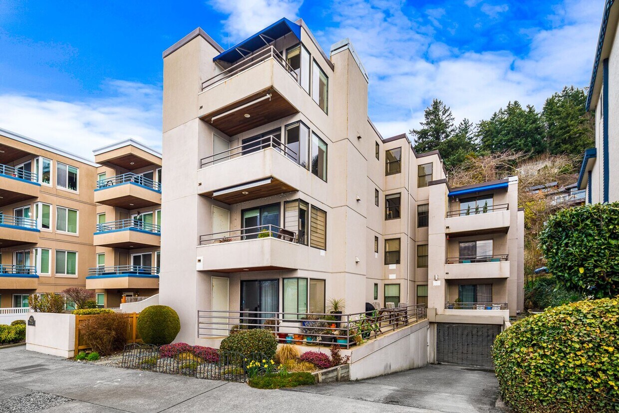 4222 Beach Dr SW Unit 302, Seattle, WA 98116 Condo for Rent in Seattle, WA