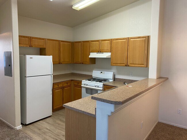 Building Photo - Gated two bedroom SW unit with garage