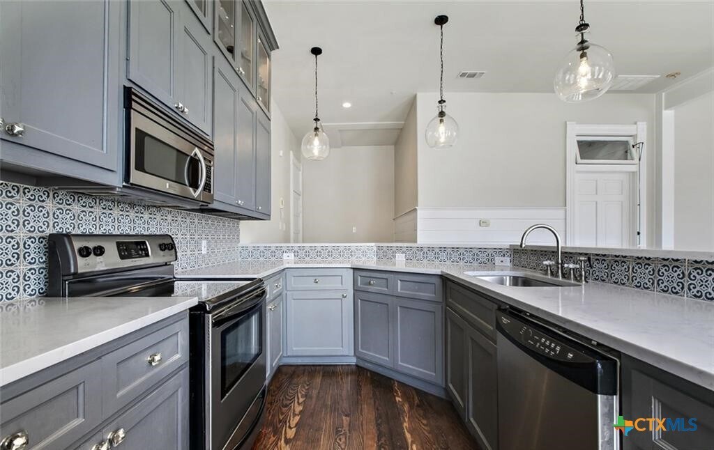 Foto principal - 202 N LBJ Dr