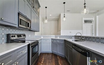 Building Photo - 202 N LBJ Dr