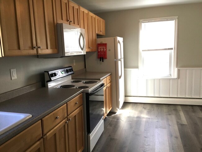 Building Photo - 6 S Ridge Rd