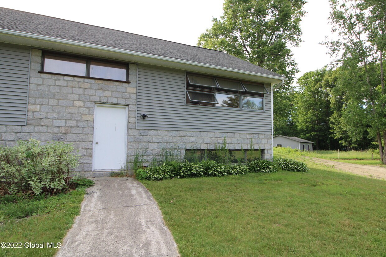 219 Verbeck Ave, Schaghticoke, NY 12154 Room for Rent in Schaghticoke, NY