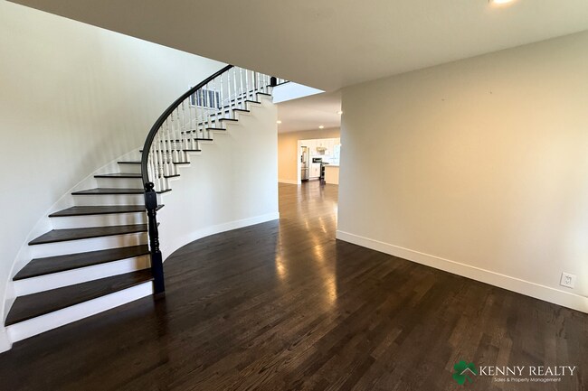 Foto del edificio - Spacious 5-Bedroom Home with Large Backyard in San Bruno