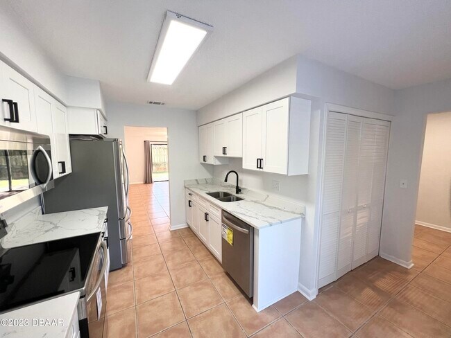 Foto del edificio - 9 Lakewood Park