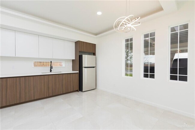 Building Photo - 14 Providence Ave