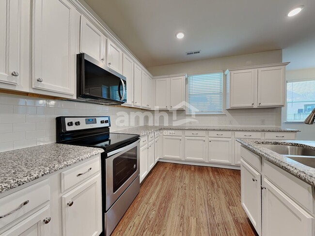 Building Photo - 4934 Trayton Ave