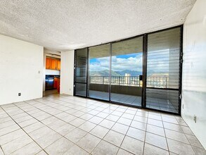 Building Photo - 2121 Ala Wai Blvd