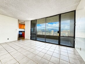 Building Photo - 2121 Ala Wai Blvd