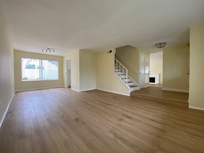 Building Photo - 3 BEDROOM 2 BATH RECENTLY REMODELED ORANGE...
