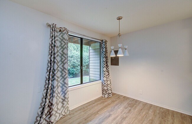Foto del edificio - Cozy 2 bdrm 2 bath Condo - $500 OFF the 1st Months Rent!!