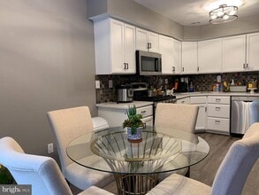 Building Photo - 2016 Greenes Way Cir