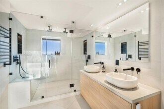 Building Photo - 16485 Collins Ave