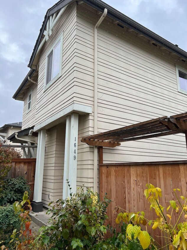Spacious Three Bedroom Bethel Home House Rental in Eugene, OR