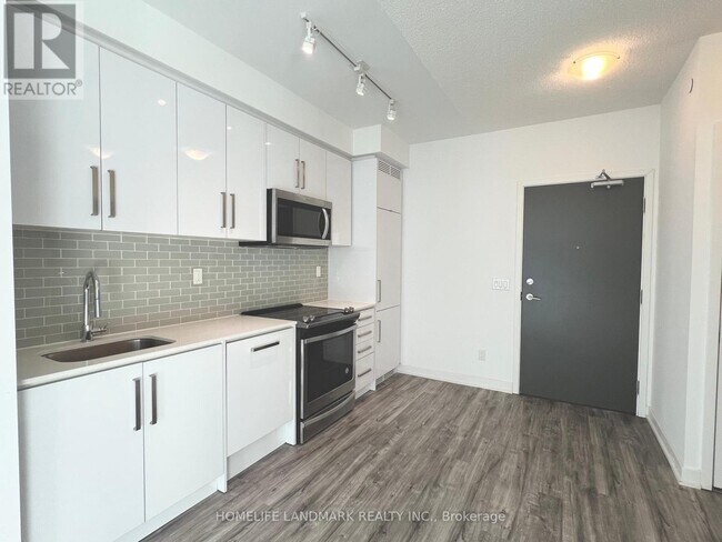Photo du bâtiment - 5180-5180 Yonge St