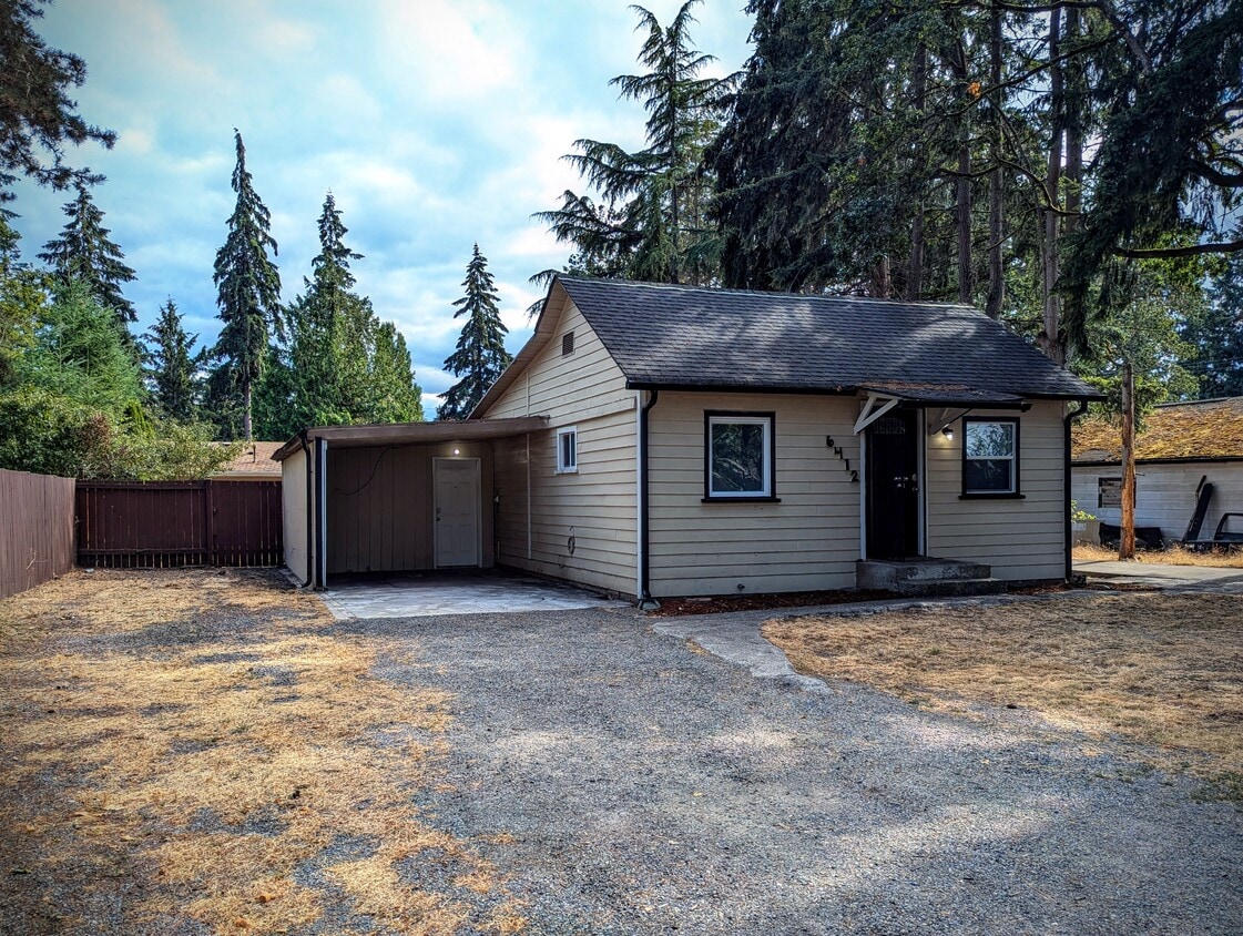 Foto principal - 2 Bed/1 Bath House - 5 min to Lakewood Tow...