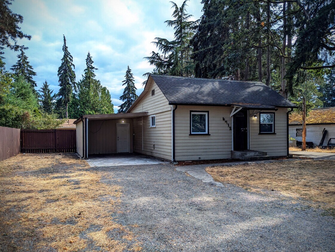 Primary Photo - 2 Bed/1 Bath House - 5 min to Lakewood Tow...