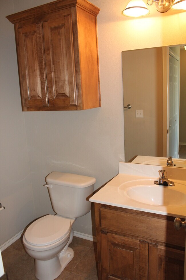 Building Photo - 950/952 RC