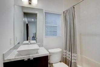 Building Photo - 1604 Crockett St Building Photo - 1604 Crockett St