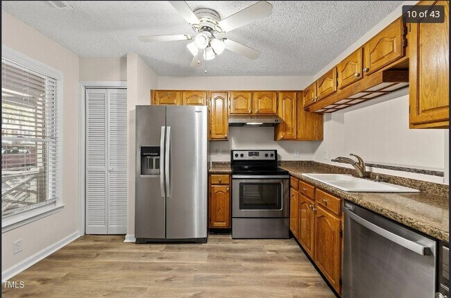 Foto del edificio - 4658 Fawnbrook Cir