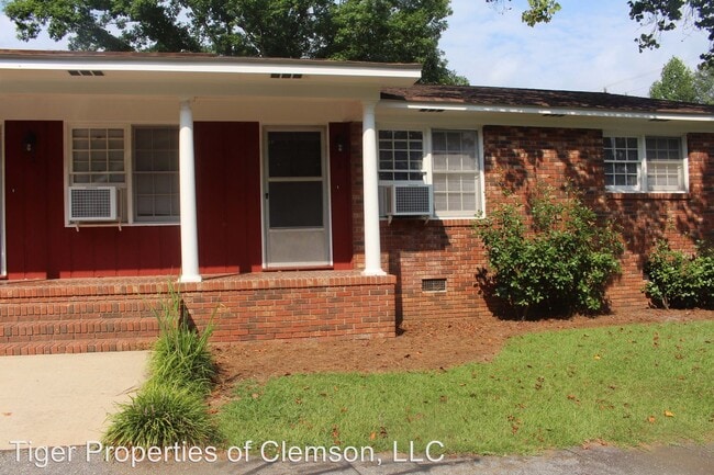 Building Photo - 2 br, 1 bath Room For Rent - 242 Cochran Rd