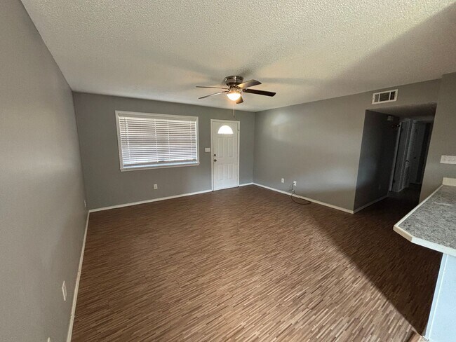 Building Photo - Come take a look at this 3-bedroom 1.5-bat...