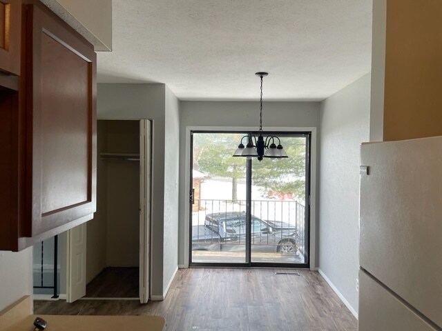 Building Photo - 18049 Crownhill Dr