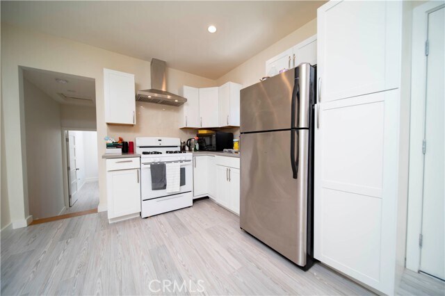 Foto del edificio - 8135 Noble Ave