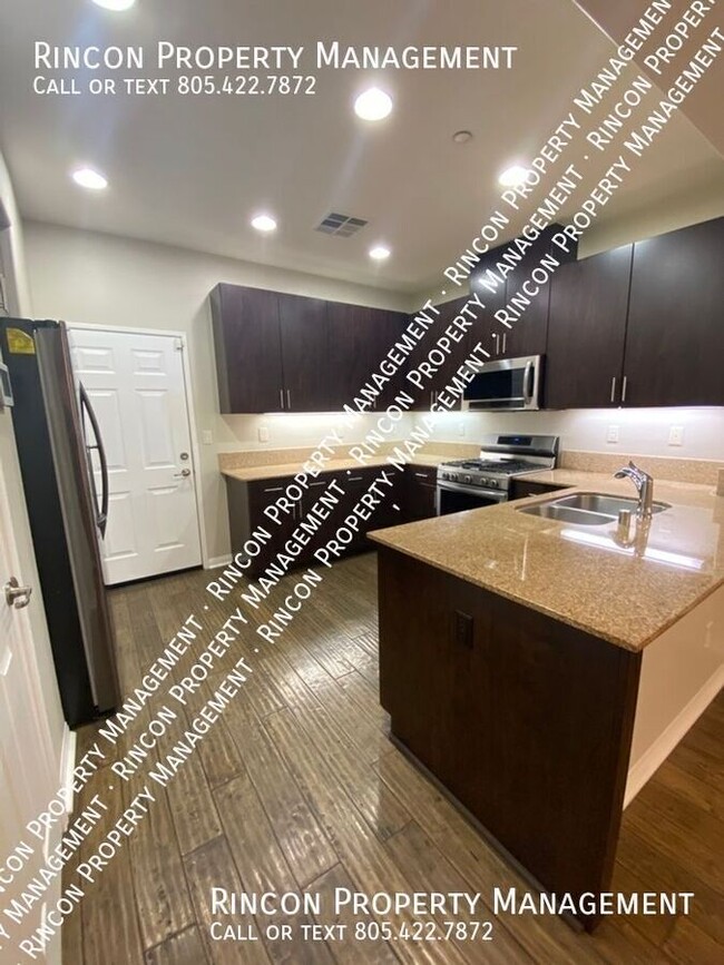 Foto del edificio - Oxnard Home for Rent: Modern 3BR/3BA Near ...