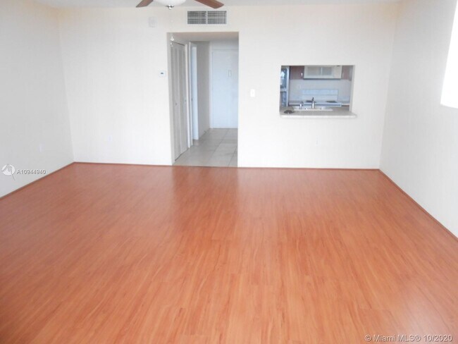 Foto del edificio - 12590 NE 16th Ave