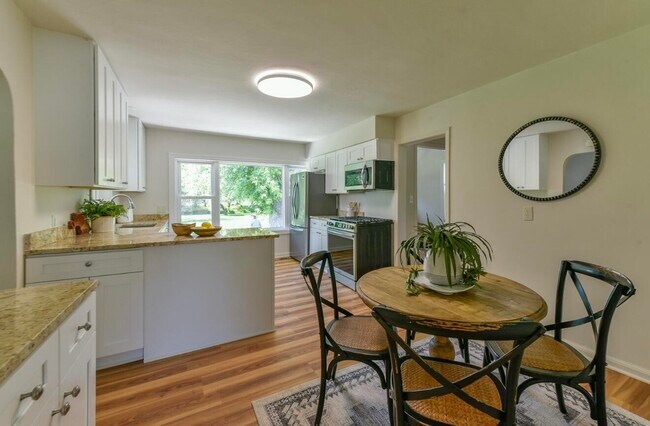 Foto del edificio - 402 E Calumet Rd