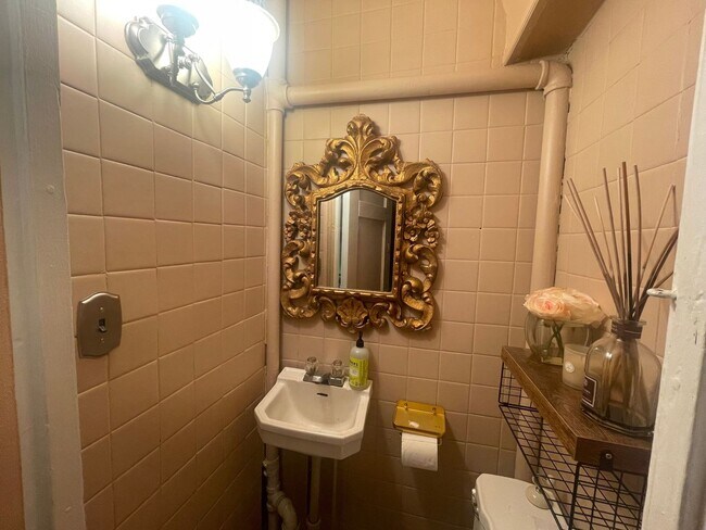 Foto del edificio - 4 Bedroom Single Family Home in Bronx