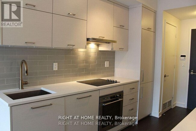Building Photo - 106 Dovercourt Rd