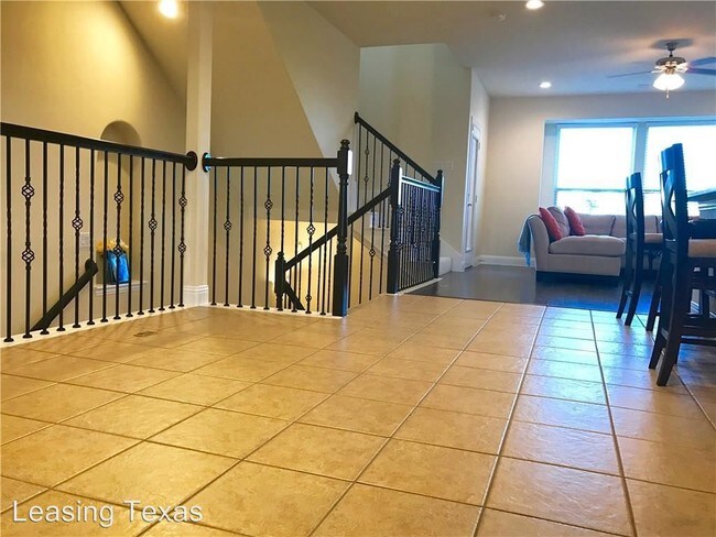 Building Photo - 3 br, 3 bath House - 2675 Villa Di Lago #4