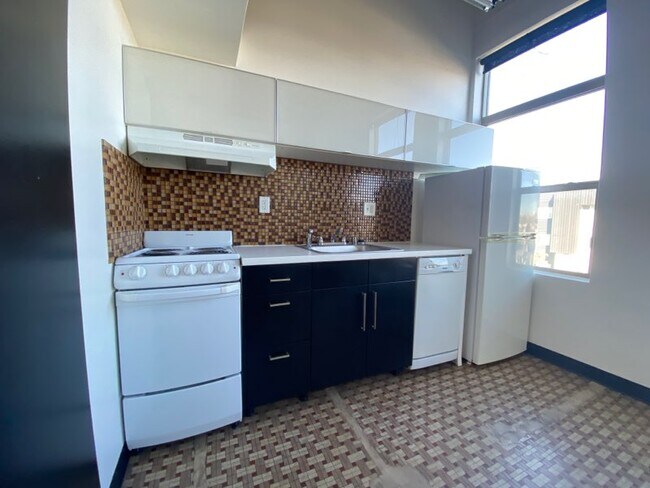 Foto del edificio - 495 Morrill Ave