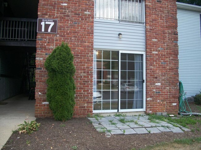 Building Photo - 17-4 Augusta Ct