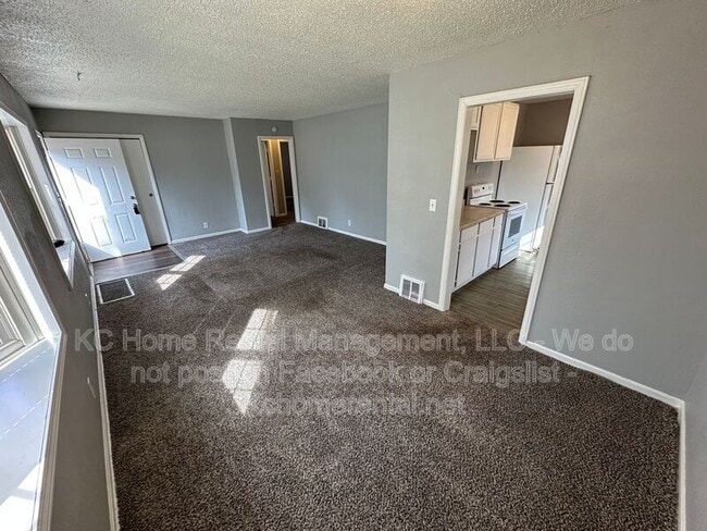 Building Photo - 6641 Flora Ave