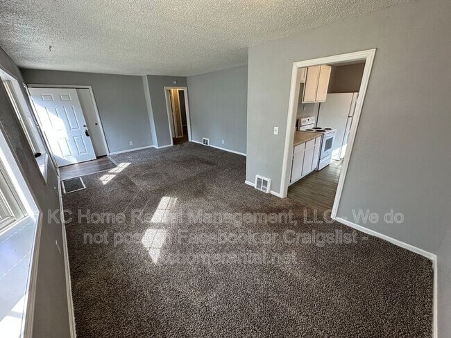 Foto del edificio - 6641 Flora Ave