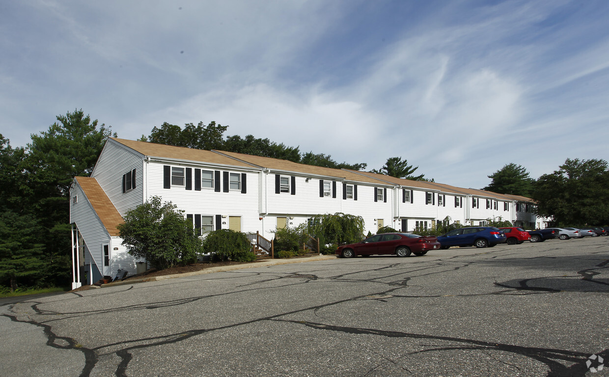 Primary Photo - Canterbury Commons Apartment Homes