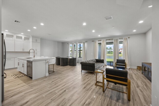 Building Photo - 16259 Sandy Shore Dr