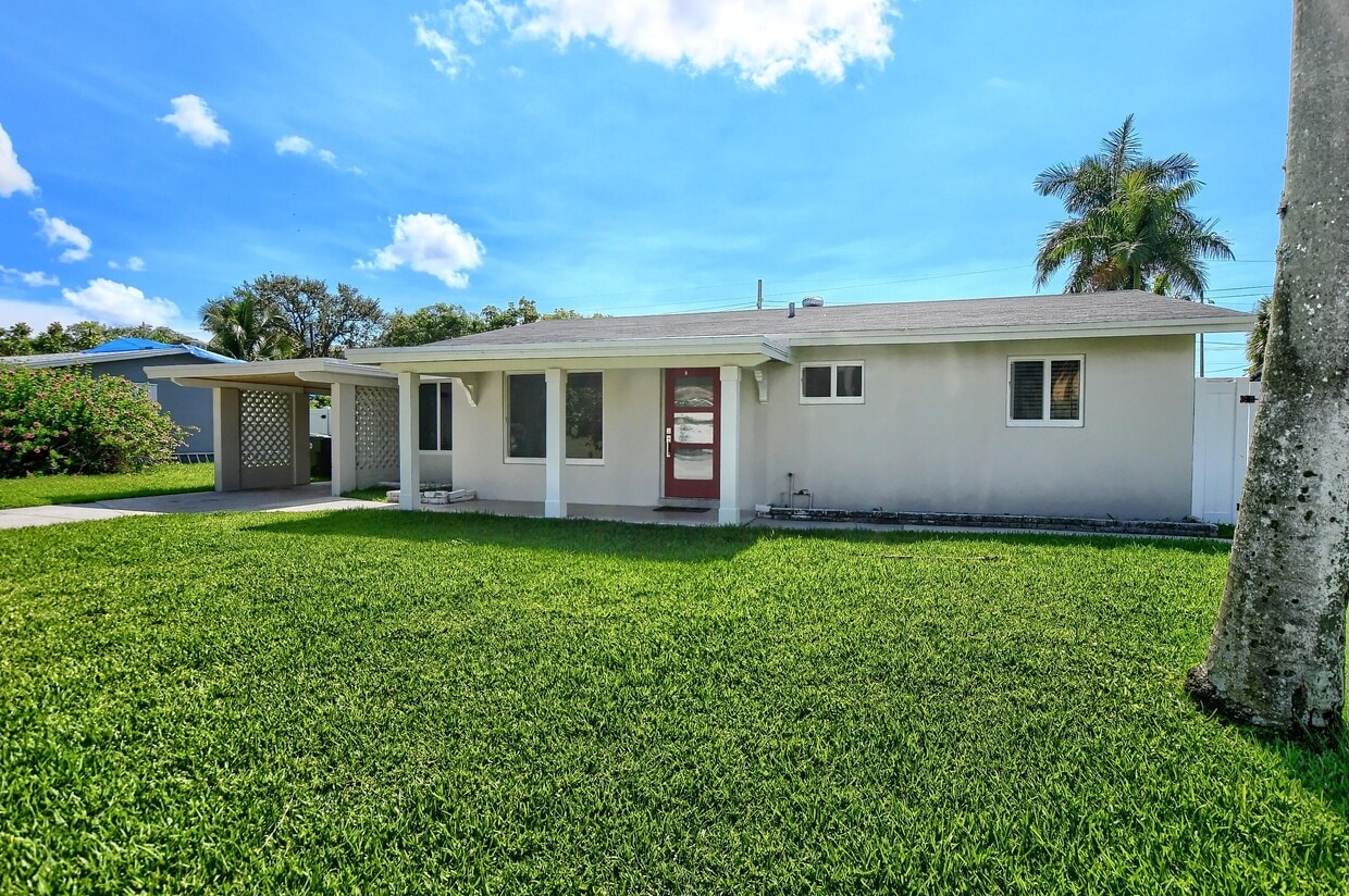 Primary Photo - 126 NW 3rd Ct