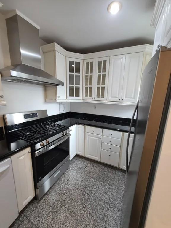 Building Photo - ------>30th AVE 2 BED------>CORNER UNIT---...