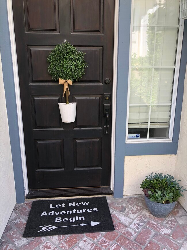 Foto del edificio - 8010 Mission Vista Dr