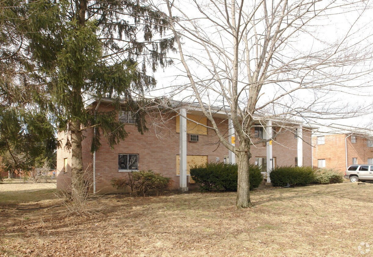 Building Photo - 881 Kingsford Rd