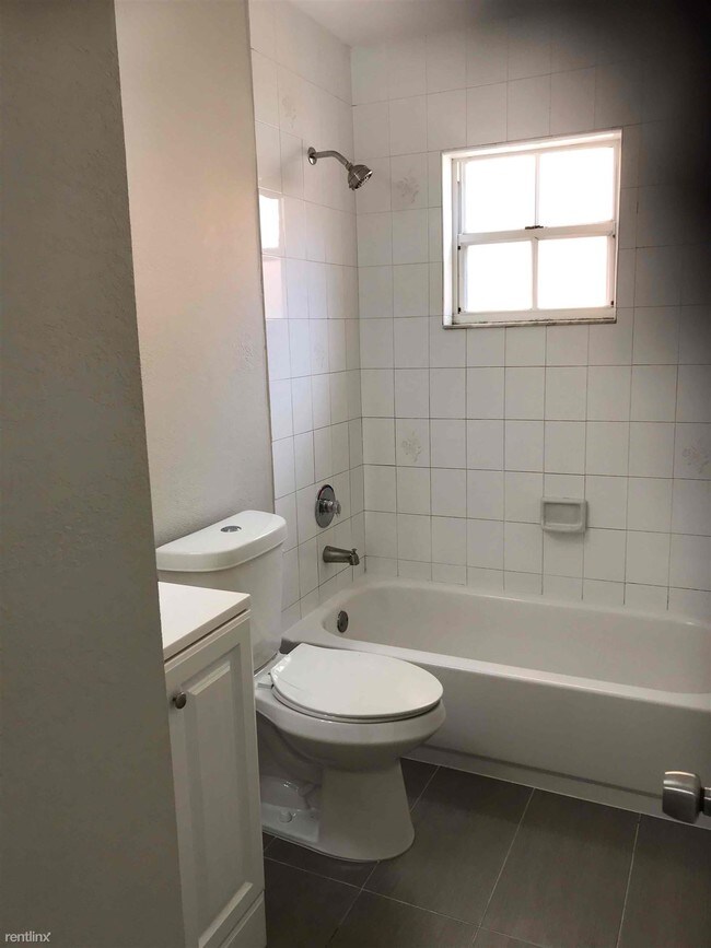 Building Photo - 3 br, 2 bath House - 8829 NW 108th St