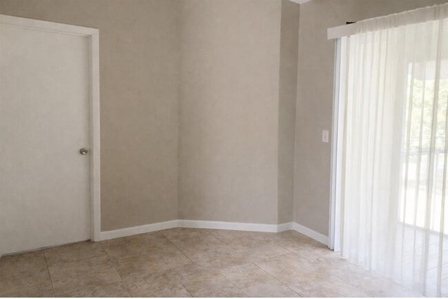 Building Photo - 168 Reserve Cir