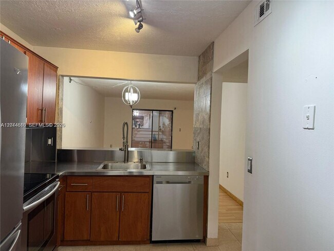 Foto del edificio - 20800 NE 8th Ct