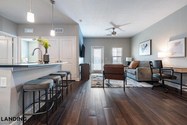 Building Photo - 918 Aventine Dr