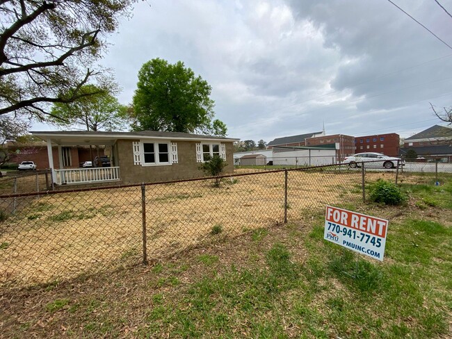 Building Photo - Completely Updated Total Electric 2 Bedroo...