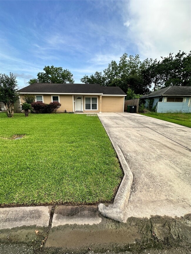 Building Photo - 5758 Belneath St