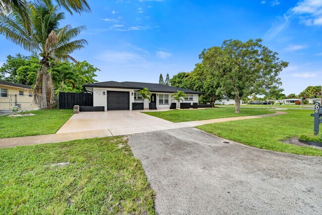 Building Photo - 908 Hibiscus Dr